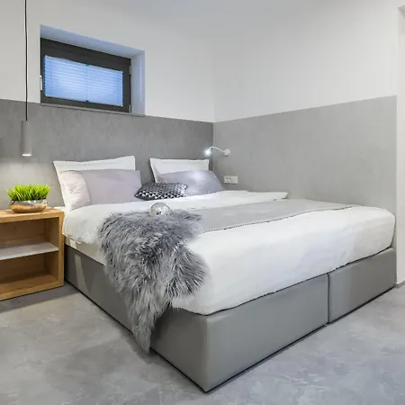Emona - - Free Parking Lägenhetshotell