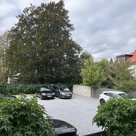 Emona - - Free Parking Lägenhetshotell Ljubljana