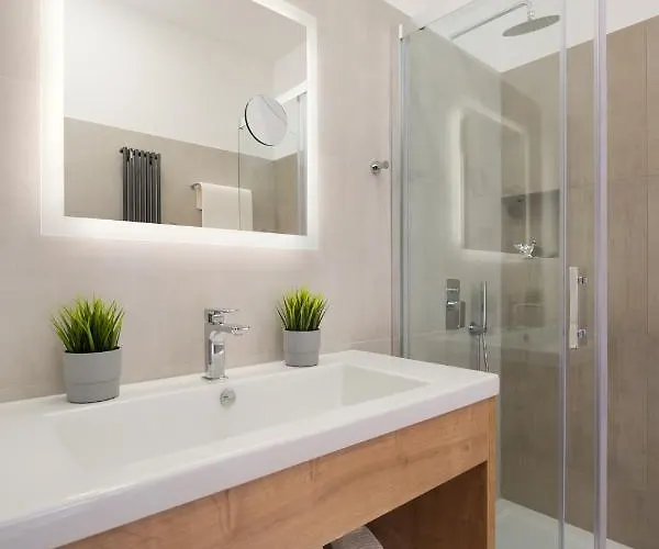 Aparthotel Emona - - Free Parking 4*