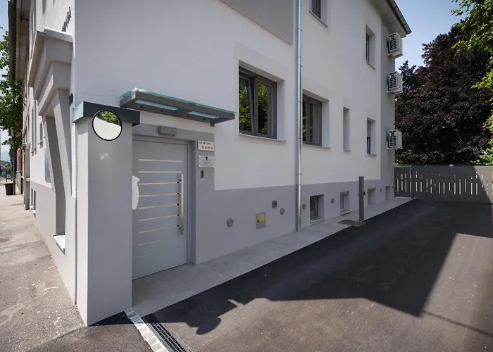 Emona - - Free Parking 4* Laibach