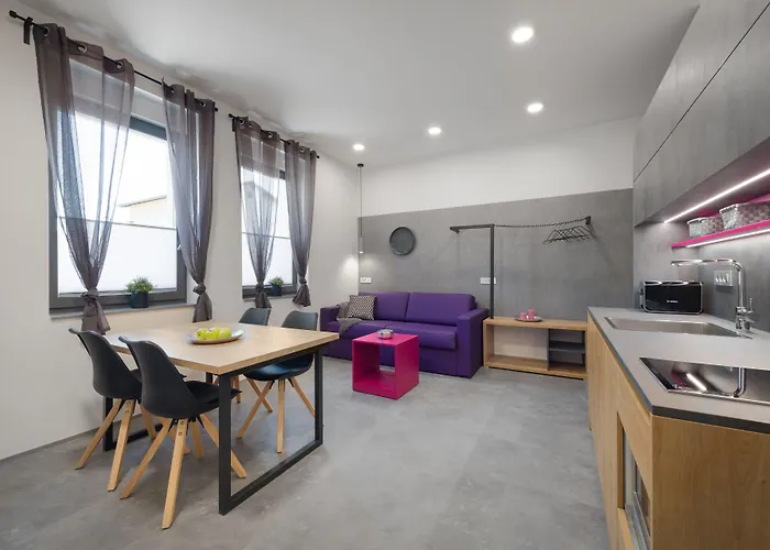 Aparthotel Emona - - Free Parking