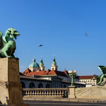 Emona - - Free Parking Apartahotel