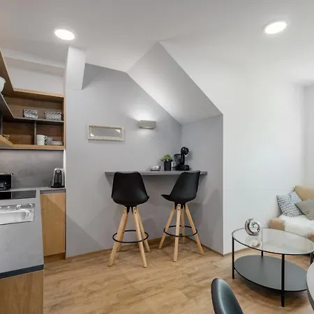 Emona - - Free Parking リュブリャナ