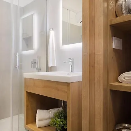 アパートホテル Emona - - Free Parking 4*