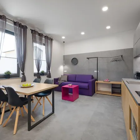 Aparthotel Emona - - Free Parking