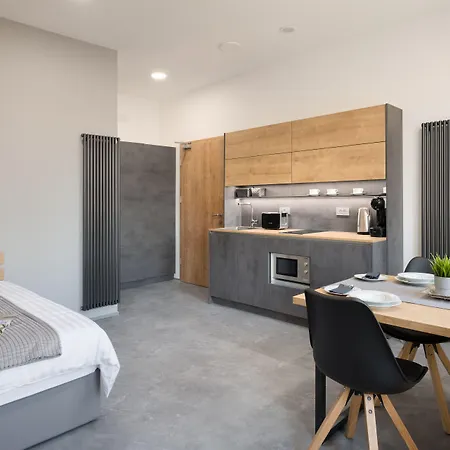 Emona - - Free Parking Aparthotel