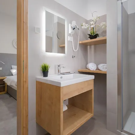 Emona - - Free Parking Aparthotel 4*