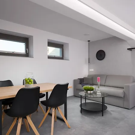 Emona - - Free Parking リュブリャナ