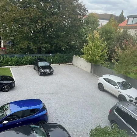 Emona - - Free Parking ليوبليانا