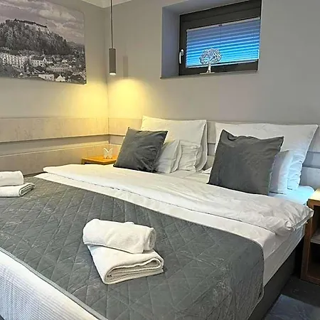 Aparthotel Emona - - Free Parking