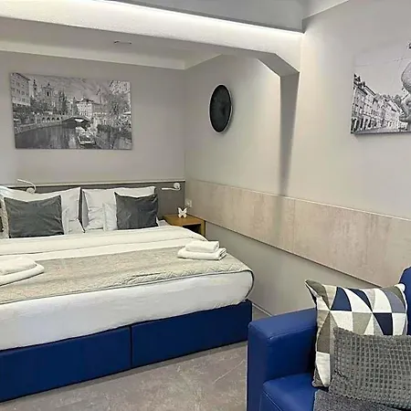 Aparthotel Emona - - Free Parking 4*