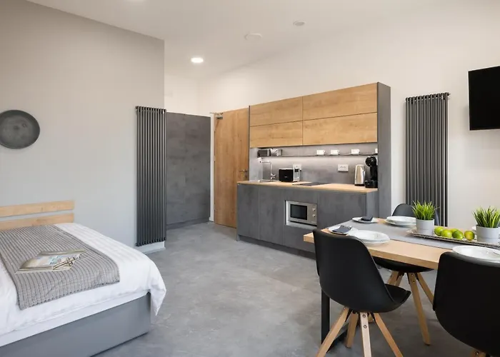 Apart Otel Emona - - Free Parking 4*