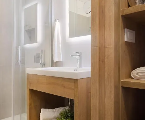 מלון דירות Emona - - Free Parking 4*