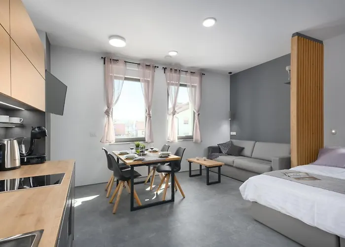 Emona - - Free Parking מלון דירות 4*