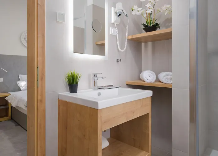 Emona - - Free Parking Aparthotel 4*