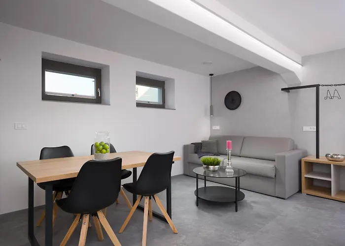 Emona - - Free Parking לובליאנה