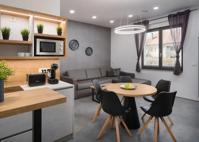 Apart Otel Emona - - Free Parking