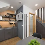 Apartmanhotel Emona - - Free Parking 4*