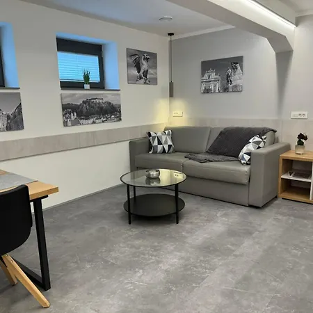 Emona - - Free Parking Apartmanhotel