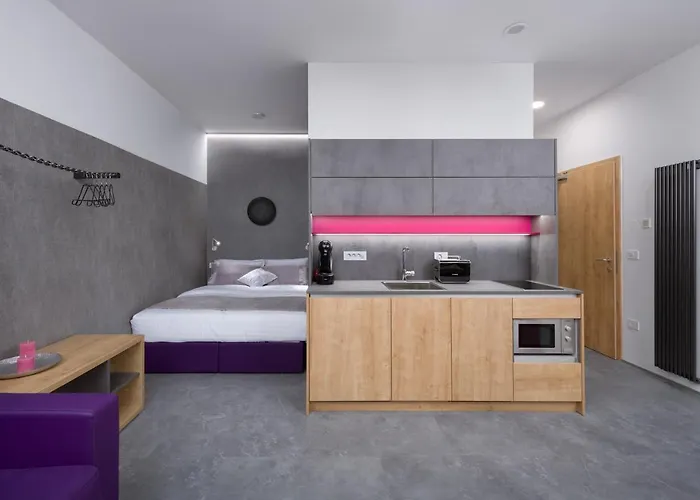 Emona - - Free Parking Appart hôtel